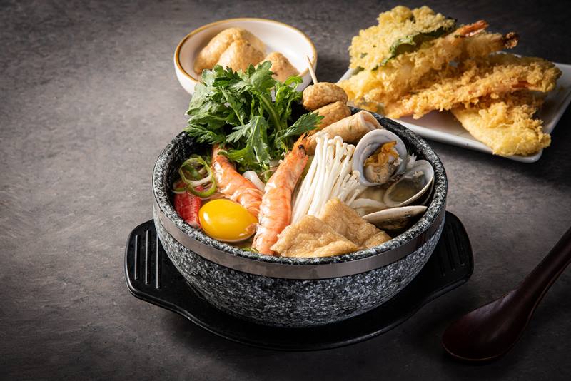 30년간 한결같은 맛으로 자리를 지켜온 일본식 우동 & 메밀 전문점입니다. 익숙하지만 늘 생각나는 맛으로 유명합니다.