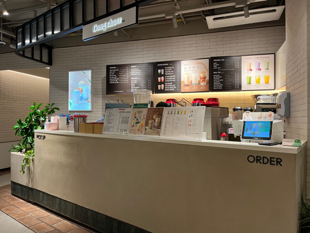貢茶는 바칠 공, 차 차의 뜻으로 중국 황실에서만 맛 볼 수 있던 
프리미엄 퀄리티의 차를 바친다는 의미를 지니고 있습니다.