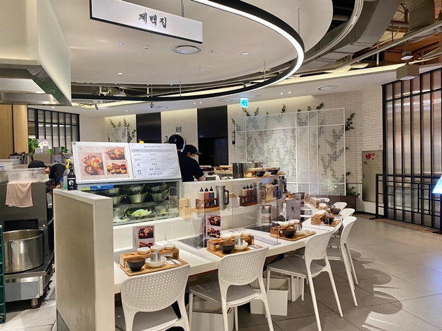 뜨끈한 육수에 담아 다채롭게 즐기는 야채와 고기의 향연,
맛도 좋고 든든한 계백집