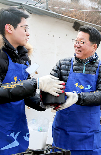 Launched the 11th “Sharing Briquettes of Love” campaign (Hyundai Department Store Group)